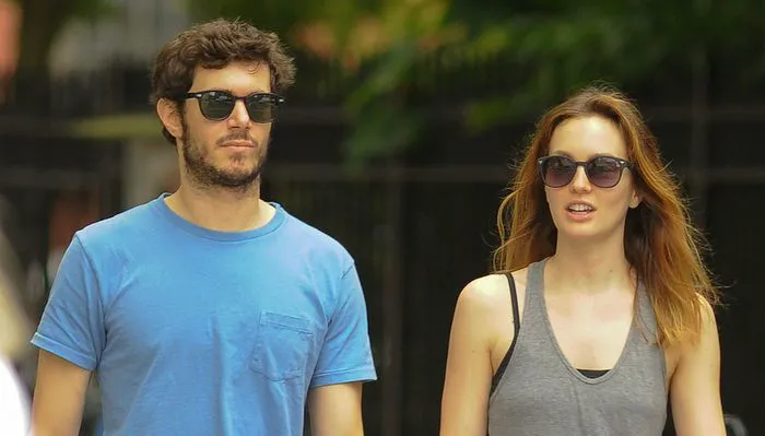 Blair Waldorf and Seth Cohen are having a baby