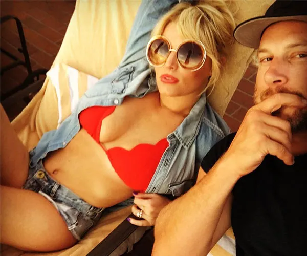 Jessica Simpson Looked Red-Hot In Her Bikini And Daisy Dukes On Valentine's Day