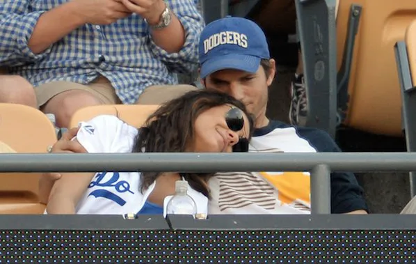 Ashton Kutcher & Mila Kunis Cut on Public place
