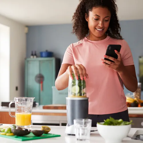woman making smoothie