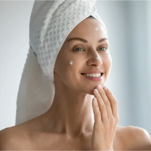 woman applying sunscreen