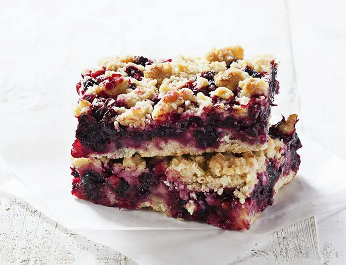 Berry crumble bars