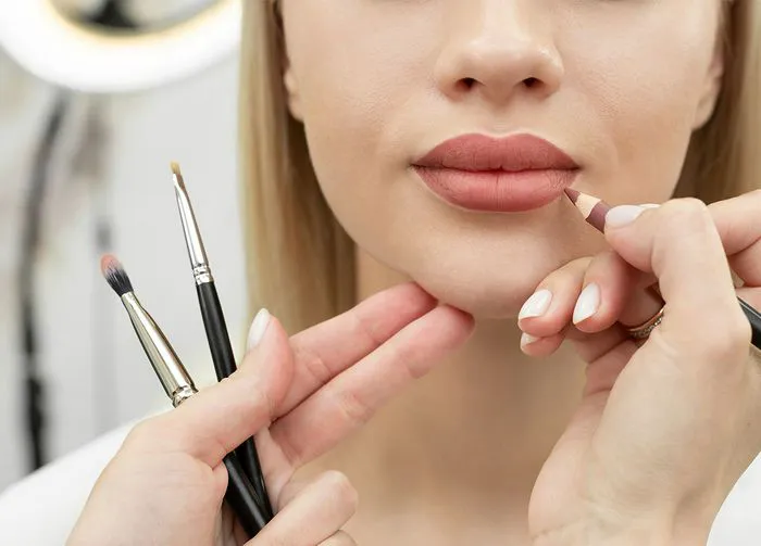 model-lipliner-application