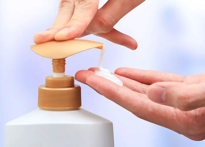pumping-shampoo-hand