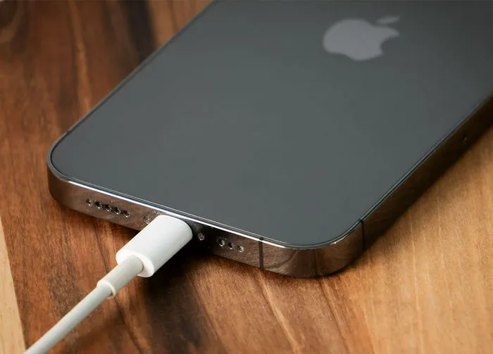 iphone-plugged-in
