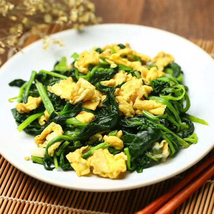scrambled eggs with spinach