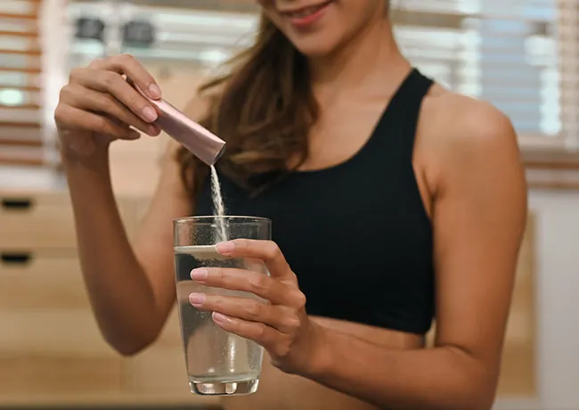 woman-using-collagen-powder