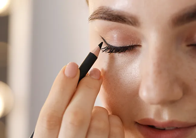 eyeliner-application