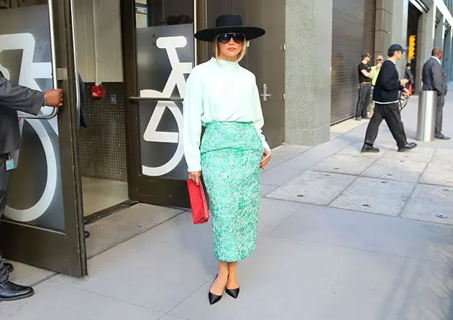 Jennifer Lopez light green pencil skirt