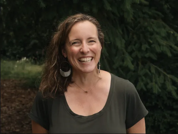 "Laura Scott sharing her CBD experience"