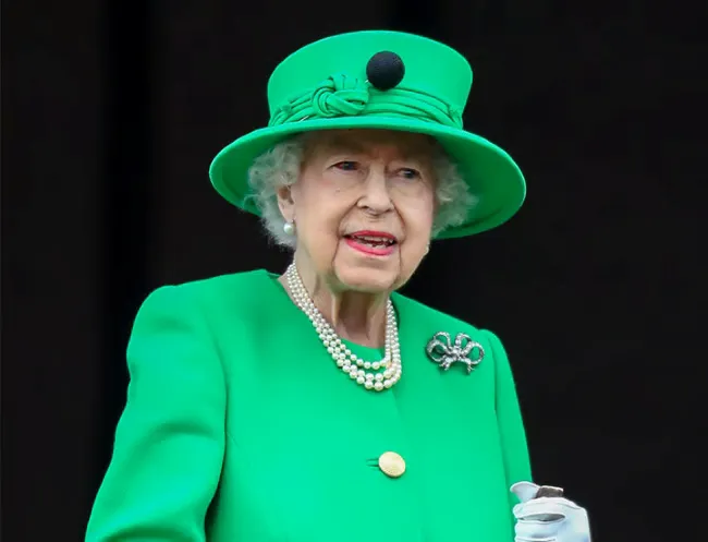 Queen Elizabeth Platinum Jubilee green outfit
