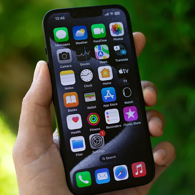 Person holding an iPhone 14