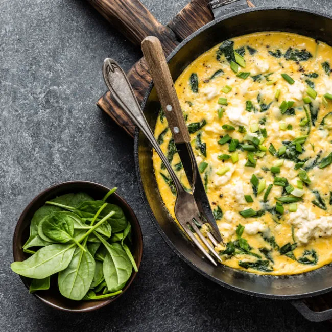 Spinach and eggs dish for nutritious beauty meals